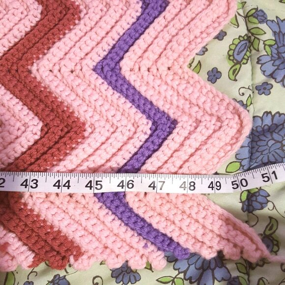 Afghan Blanket 45x50 Chevron Handmade Sofa Throw Pink Purple Zig Zag - Picture 6 of 6